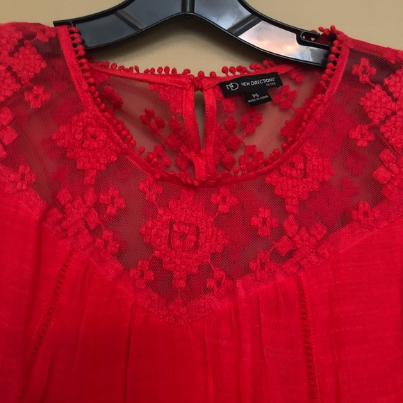 Women’s Top - Picture 2 of 4